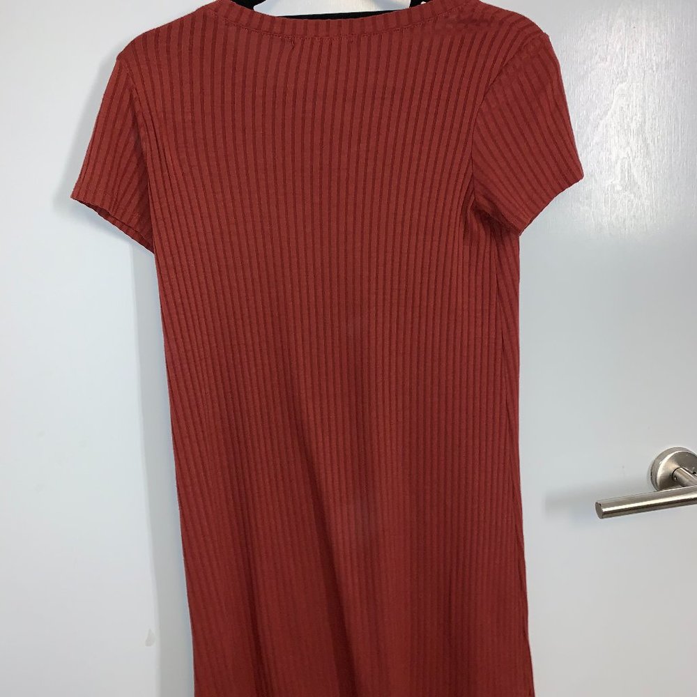 Rust Ribbed T-Shirt Dress - Picture 2 of 2